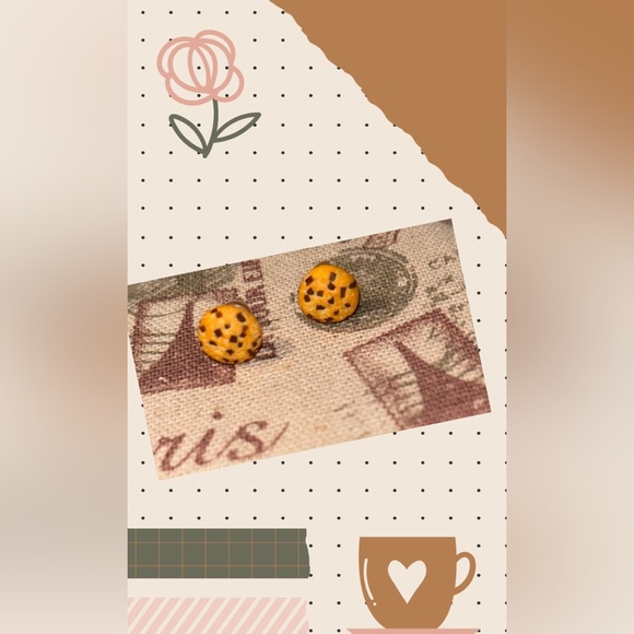 Cute Chocolate chip cookie 🍪 earrings - Picture 5 of 9